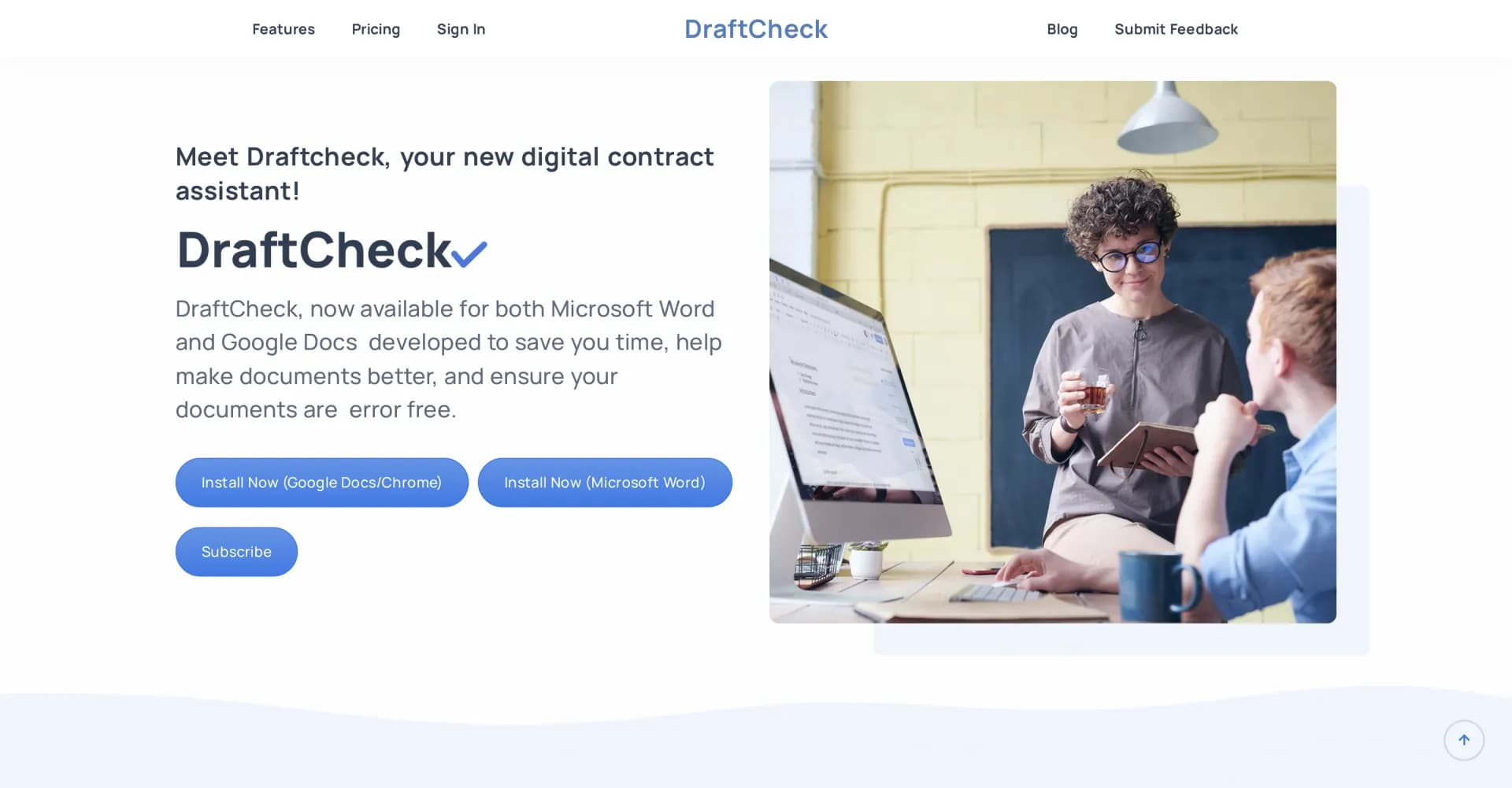 DraftCheck homepage screenshot — Your digital contract assistant for error-free documents.